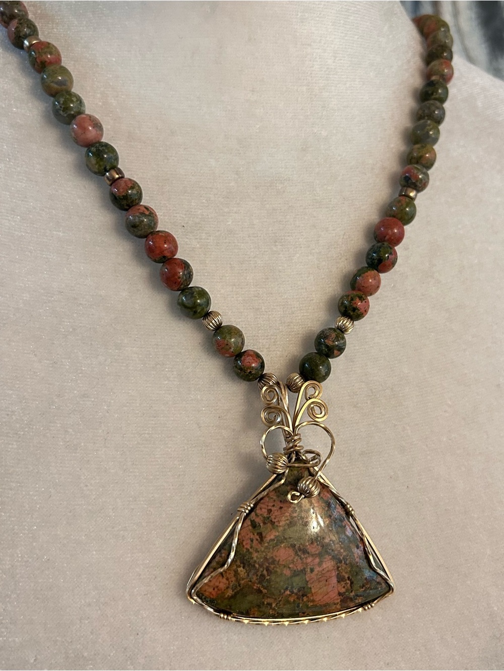 NATURAL UNAKITE BEADED NECKLACE WITH WIRE WRAPPED PENDANT 14/20 GOLD FILLED